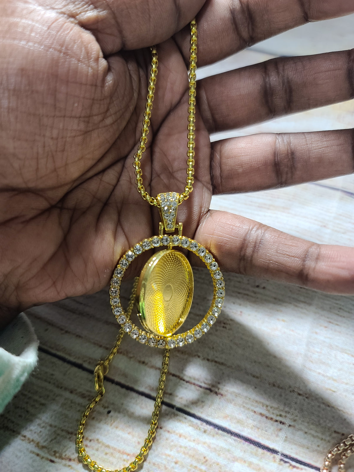 Circle Rotating Pendent