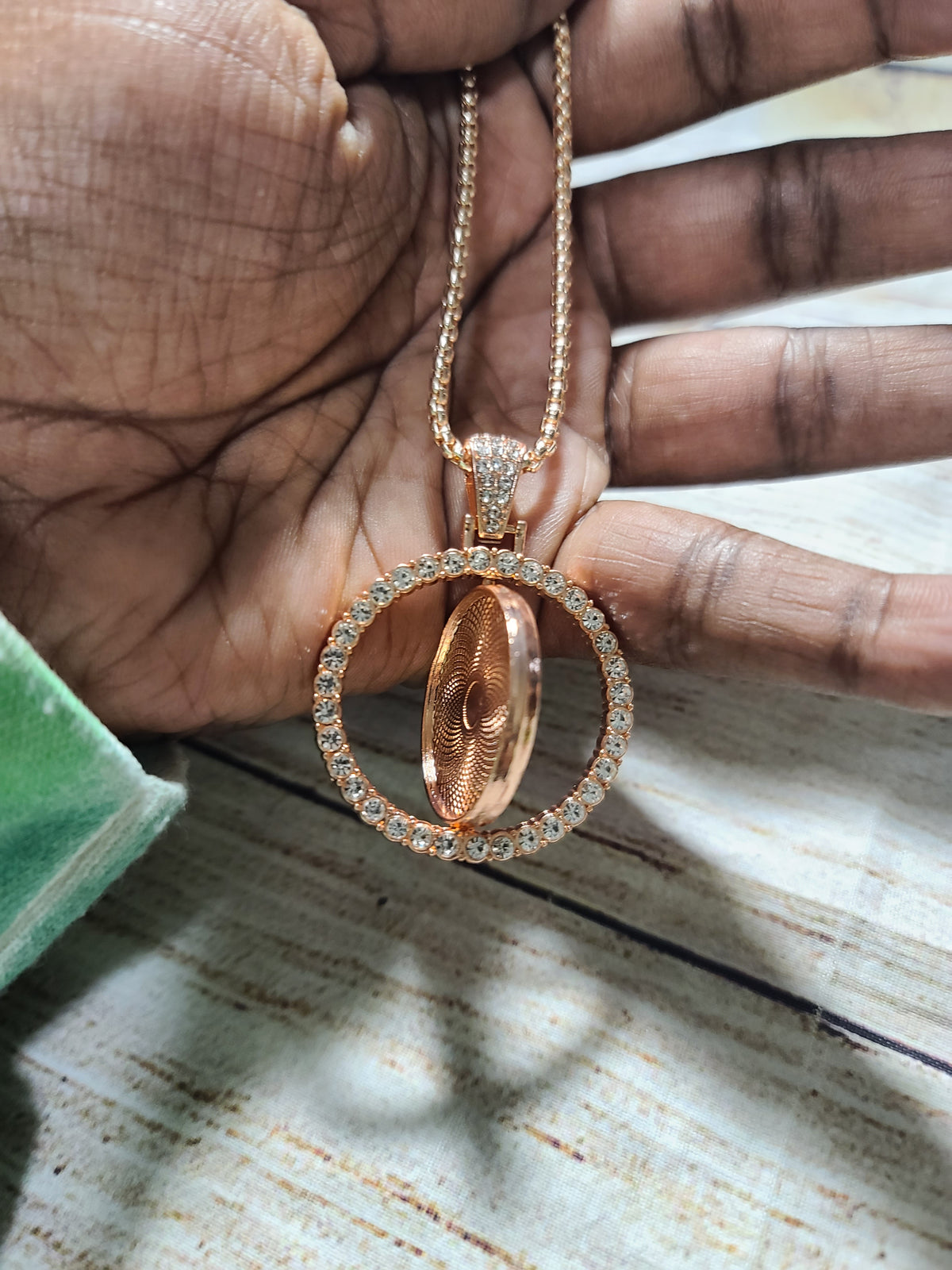 Circle Rotating Pendent