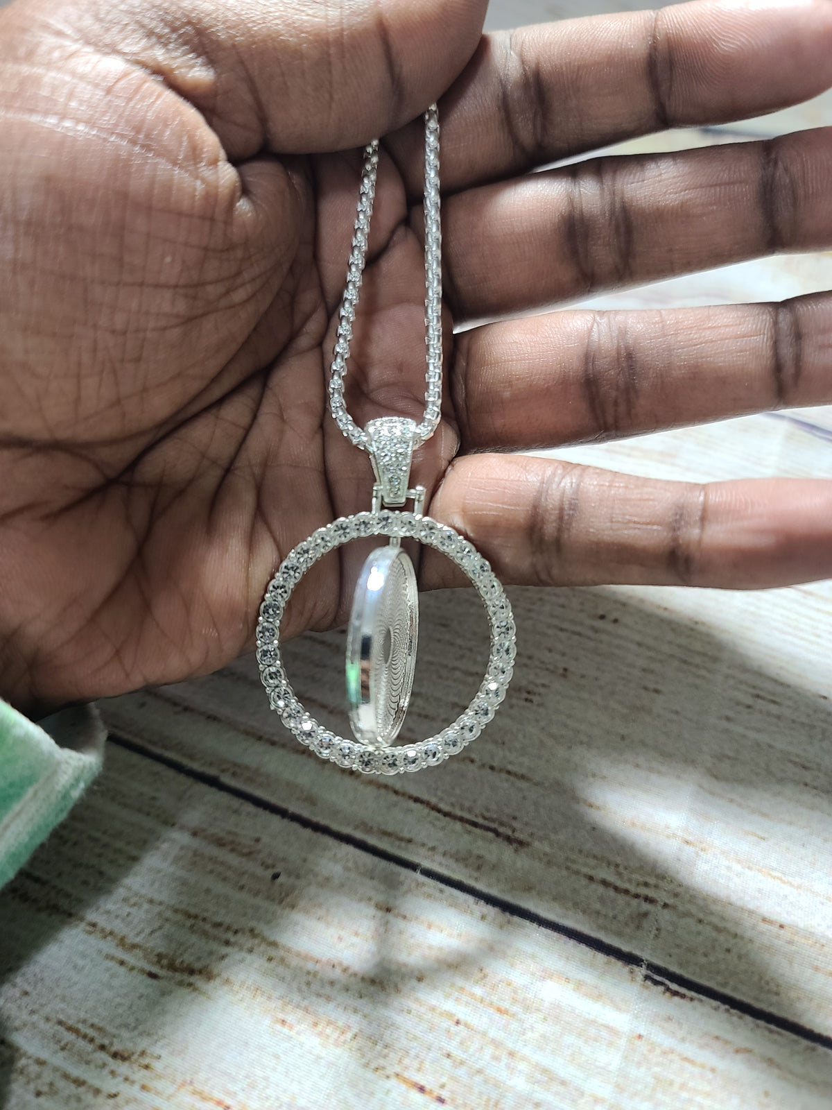 Circle Rotating Pendent